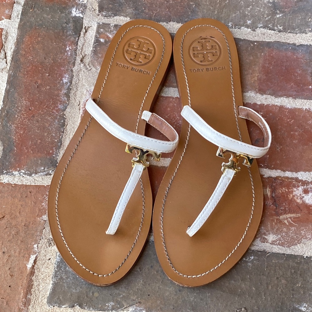Tory Burch Tan Leather Thong Sandals with White Straps and Gold Logo Charm - Picture 4 of 16